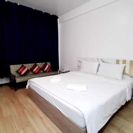 City Plaza Nana Hotel Бангкок Экстерьер фото