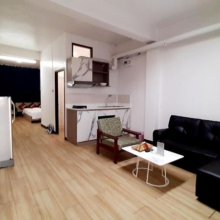 City Plaza Nana Hotel Бангкок Экстерьер фото