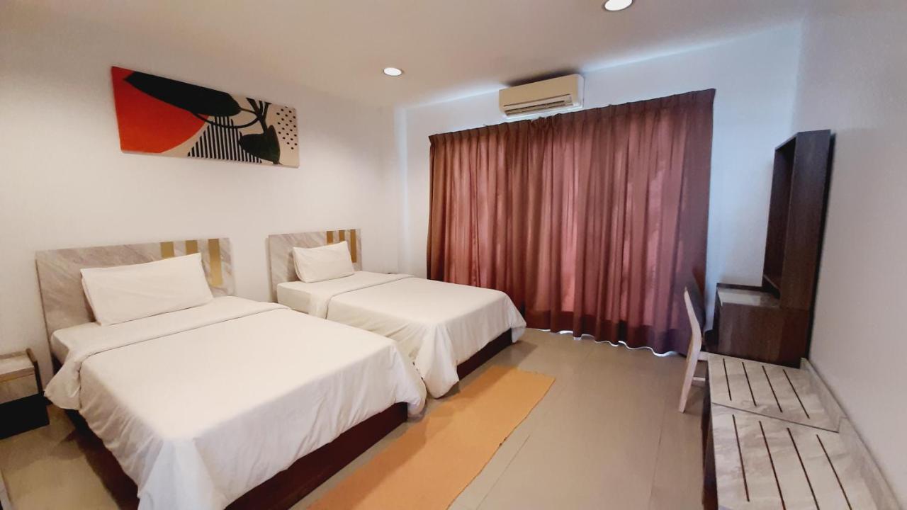 City Plaza Nana Hotel Бангкок Экстерьер фото