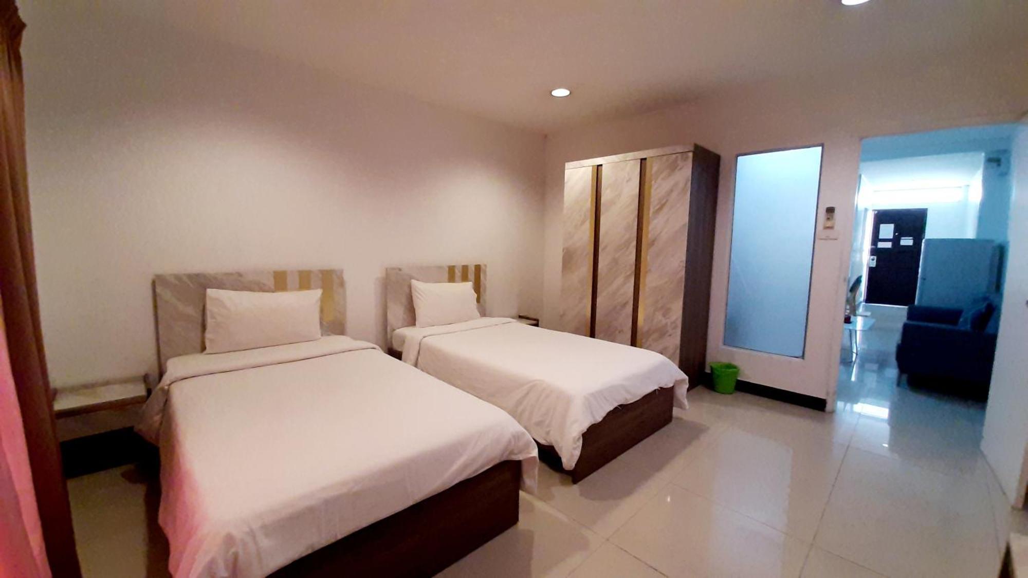 City Plaza Nana Hotel Бангкок Экстерьер фото