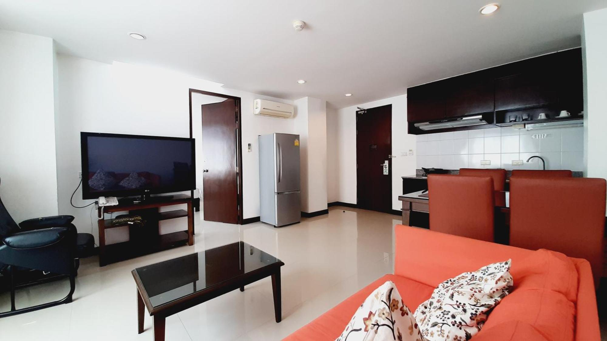 City Plaza Nana Hotel Бангкок Экстерьер фото