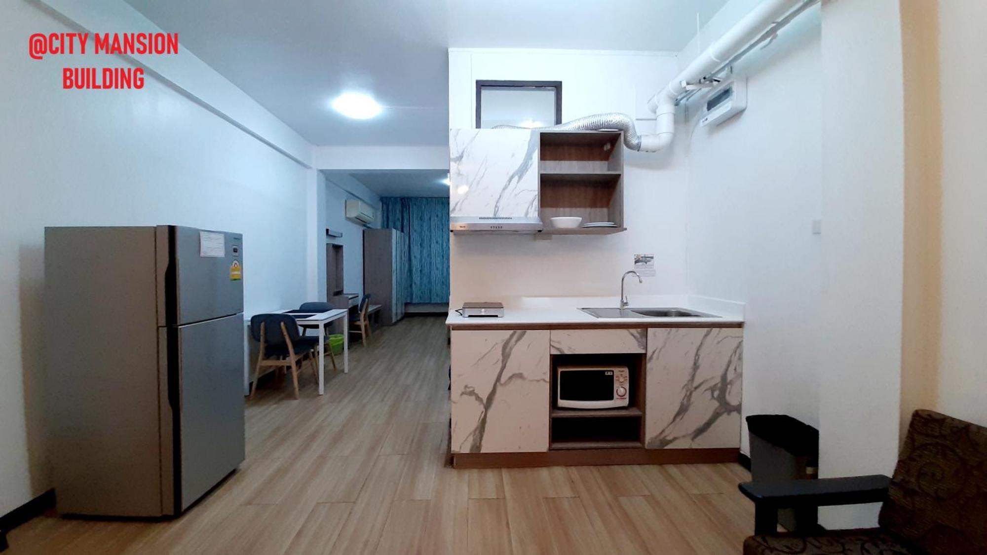City Plaza Nana Hotel Бангкок Экстерьер фото